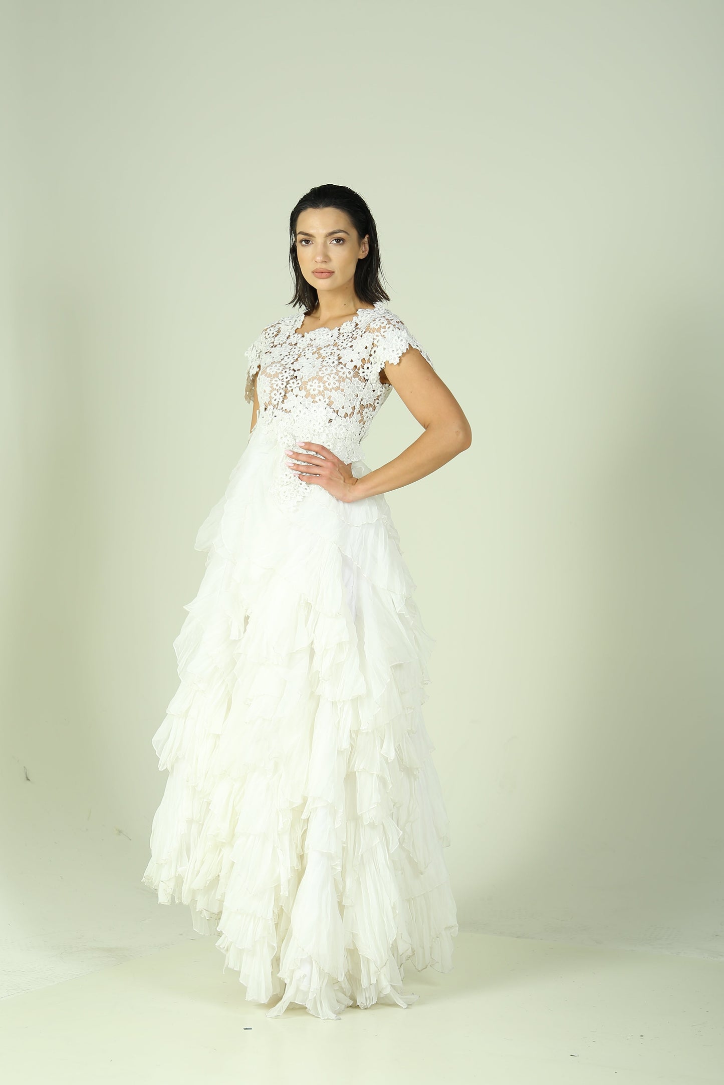 Ivory Dream Gown – A Symphony of Romance and Movement
