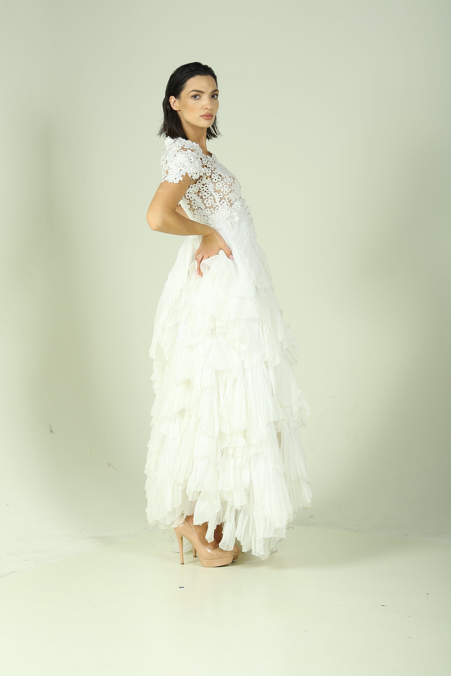 Ivory Dream Gown – A Symphony of Romance and Movement
