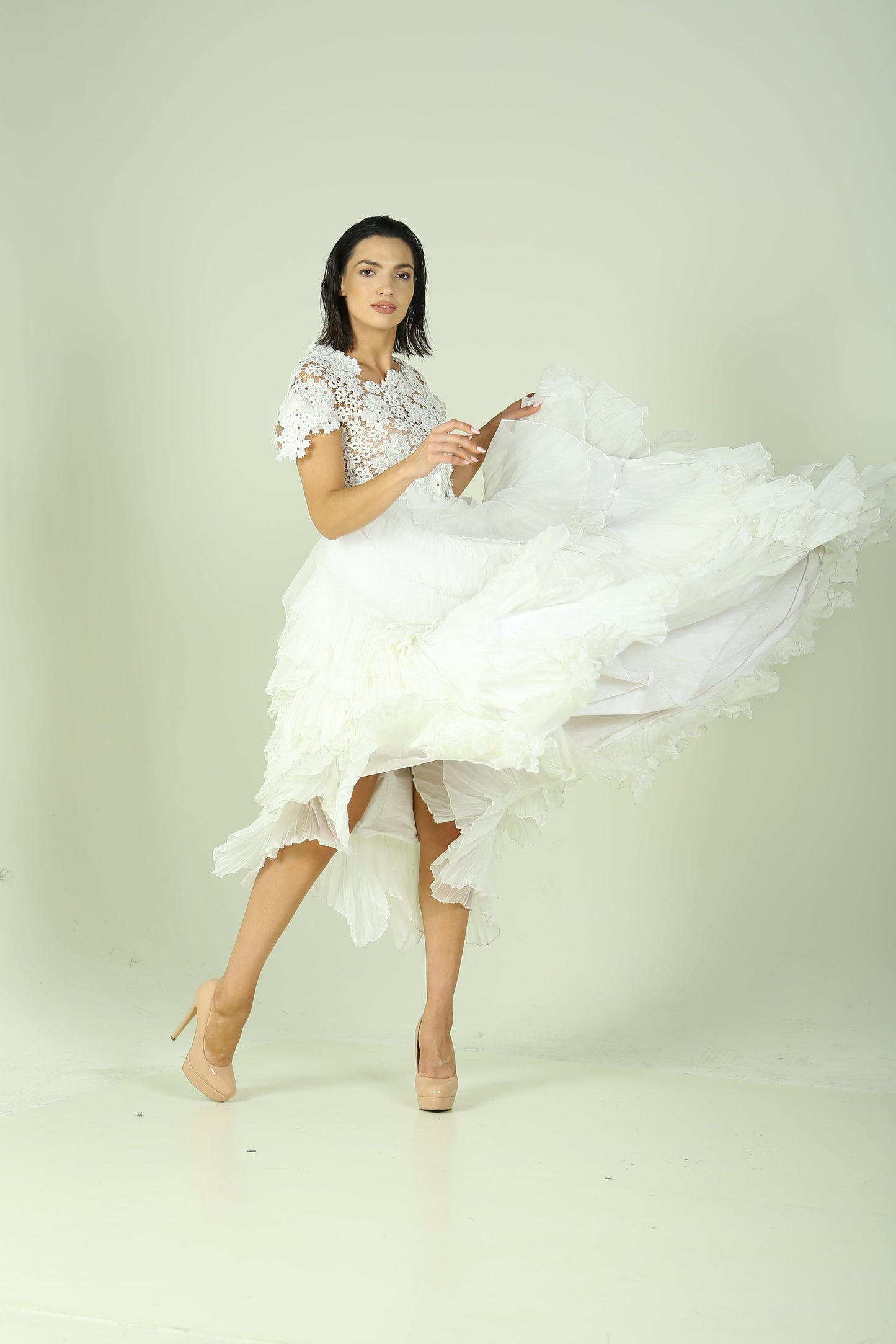 Ivory Dream Gown – A Symphony of Romance and Movement